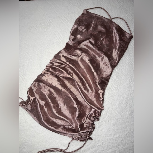 Windsor Dresses & Skirts - Windsor NWOT Shiny Lavender Flower Ruched Backless Mini Dress | Size XS